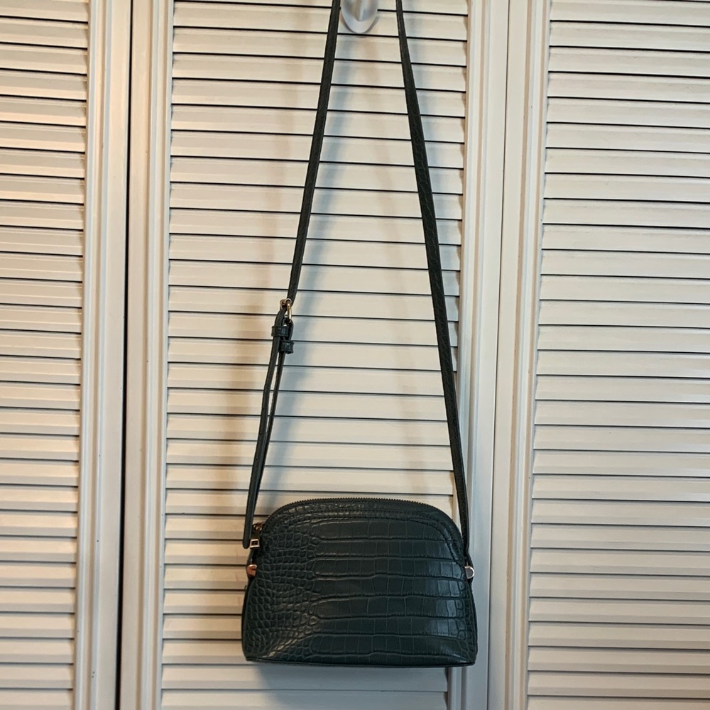 Elegant Green Crocodile-Embossed Crossbody Bag